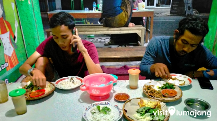 Warung Lesehan Bu Ida: Santapan Lesehan di Pertigaan yang Menggugah Selera